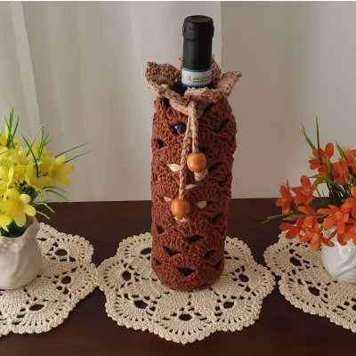 Porta Garrafa de Vinho em Crochê Mogno - artesanato de Mari Crochê feito com carinho!