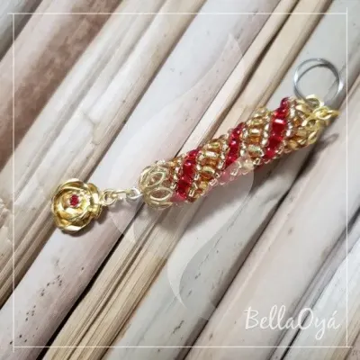 Chaveiro Chicote - Pombagira - artesanato de BellaOya Guias e Brajas