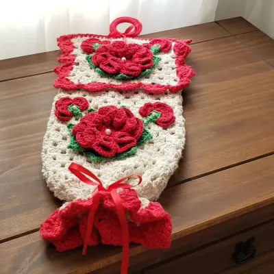 Puxa Saco em Crochê Flores Vermelha - artesanato de Mari Crochê feito com carinho!