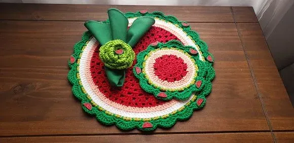 Kit Sousplat Melancia em Crochê 12 Peças - artesanato de Mari Crochê feito com carinho!