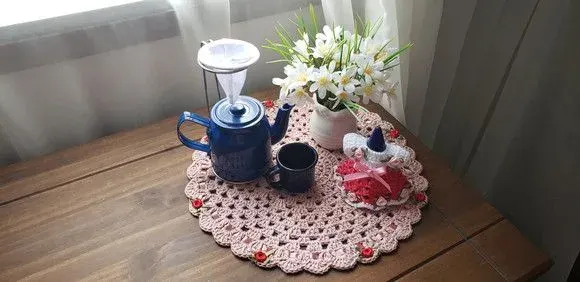 Mini Capa para Adoçante 75 ml Vestidinho Tulipa Rosa - artesanato de Mari Crochê feito com carinho!