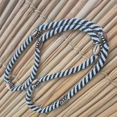 Chicote de Obaluayê - artesanato de BellaOya Guias e Brajas