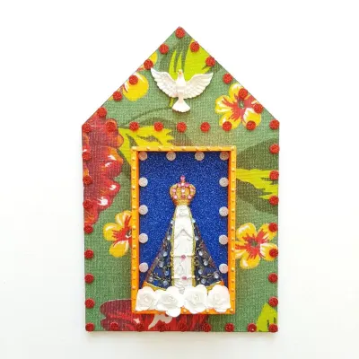 Capelinha de Madeira N. S. Aparecida - artesanato de Estudio Bananeira