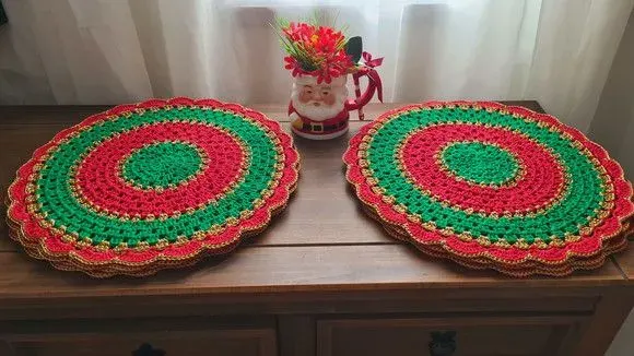 Sousplat Natal em Crochê Verde e Vermelho - 08 Unidades - artesanato de Mari Crochê feito com carinho!