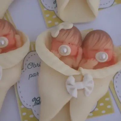 lembrancinha maternidade gêmeos na manta kit c/ 10 unidades - artesanato de Primeira Lembrança