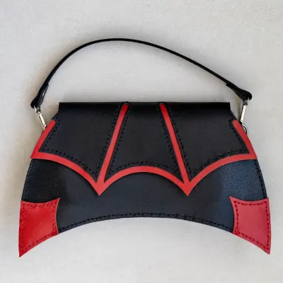 Bolsa feminina de couro - Vamp Elvira - artesanato de Aparatos Costuras e Acessórios