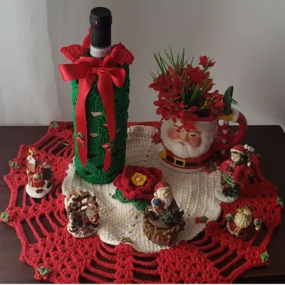 Porta Garrafa de Vinho em Crochê Verde (natal) - artesanato de Mari Crochê feito com carinho!