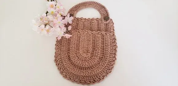Bolsinha Multiuso em Crochê Caqui Bege - artesanato de Mari Crochê feito com carinho!