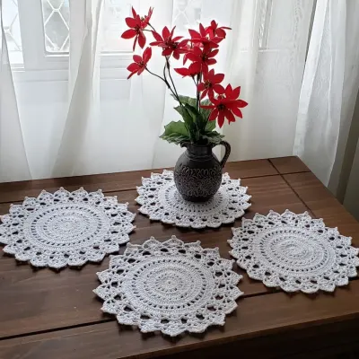 Jogo de 04 Toalhinhas em Crochê Branco (20 cm)