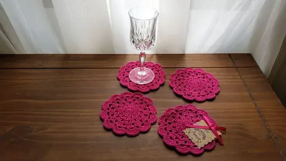 Descanso de Copos em Crochê - Magenta (04 Unidades) - artesanato de Mari Crochê feito com carinho!