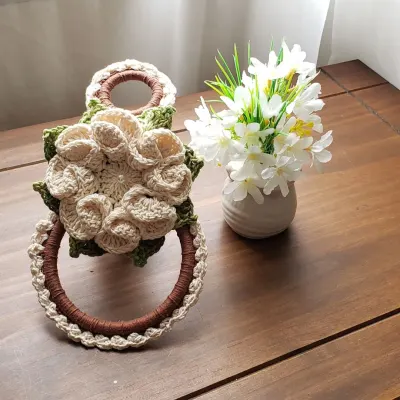 Porta Pano de Prato em Crochê Cru e Café - artesanato de Mari Crochê feito com carinho!