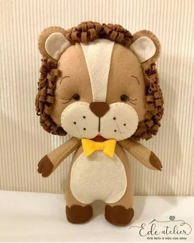 Leão Safári Baby em Feltro 26cm - artesanato de edeatelier