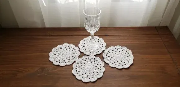 Descanso de Copos em Crochê Branco (04 Unidades) - artesanato de Mari Crochê feito com carinho!