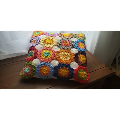 Almofada em crochê Flores Japonesa - artesanato de Mari Crochê feito com carinho!