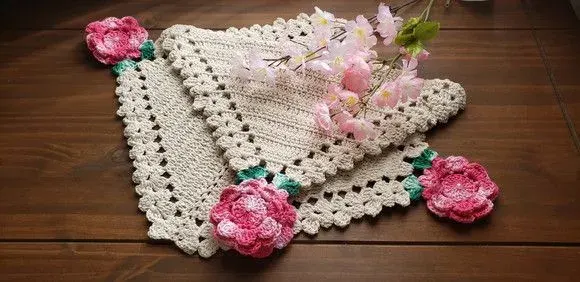 Jogo Americano em Crochê Flores Mescladas (2 Pessoas) - artesanato de Mari Crochê feito com carinho!