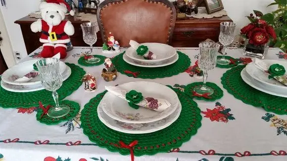 Kit Sousplat em Crochê Verde Natal 18 Peças - artesanato de Mari Crochê feito com carinho!