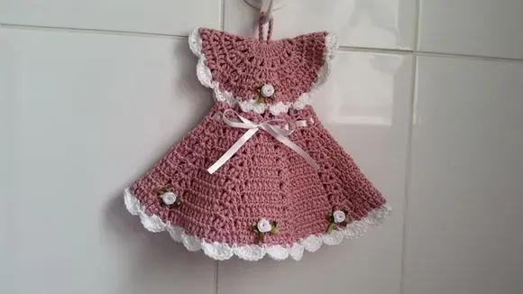 Pegador de Panelas Vestido Rosa Velho (20 cm x 15 cm ) - artesanato de Mari Crochê feito com carinho!