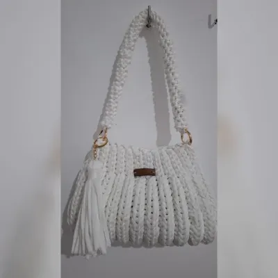 Bolsa Artesanal de Crochê 🤍 - artesanato de Nuelly Crochês