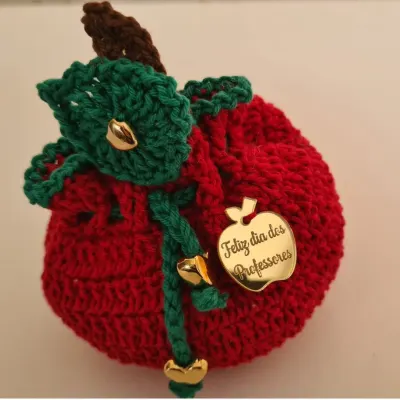 Lembrancinha Dia do Professor (bolsinha em Formato de Maçã) - artesanato de Mari Crochê feito com carinho!