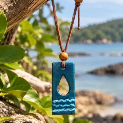 Colar Gota das Águas em Cerâmica Artesanal - artesanato de Nuvem Dourada Biojoias de Cerâmica