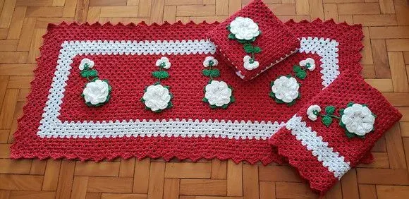 Jogo de Cozinha Crochê 03 Peças - Vermelho com Flores Branca - artesanato de Mari Crochê feito com carinho!