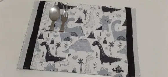 Jogo americano infantil - Dinossauros - artesanato de Innovare Studio