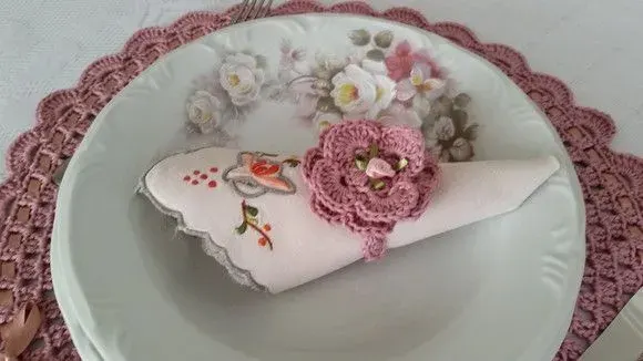 Sousplat em Crochê + Porta Guardanapos - artesanato de Mari Crochê feito com carinho!
