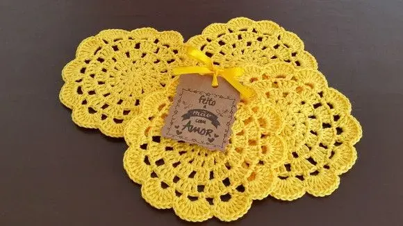 Descanso de Copos em Crochê - Amarelo (04 Unidades) - artesanato de Mari Crochê feito com carinho!