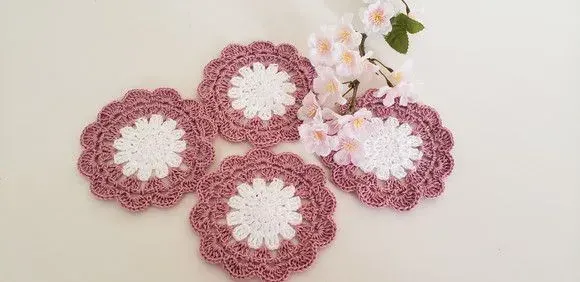 Descanso de Copos em Crochê Rosa Velho (04 Unidades) - artesanato de Mari Crochê feito com carinho!