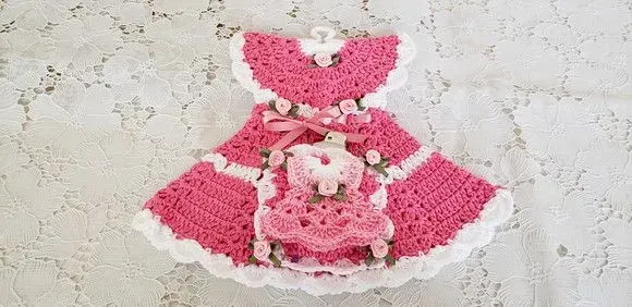 Porta Isqueiro em Crochê Vestido Rosa Pytaya 20 cm x 15 cm - artesanato de Mari Crochê feito com carinho!