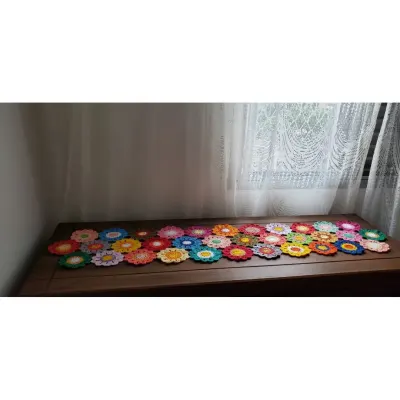 Trilho de Mesa em Crochê Flores Japonesa (1,30 cm x 30 Cm) - artesanato de Mari Crochê feito com carinho!