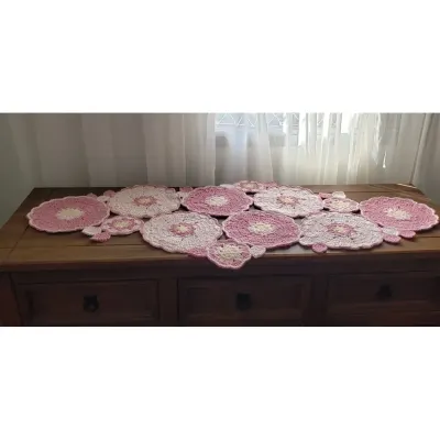 Caminho de Mesa em crochê modelo Russo