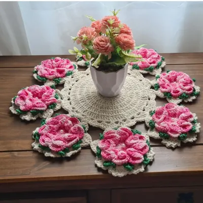 Mini Centro de Mesa em Crochê Flores Rosa Mescla - artesanato de Mari Crochê feito com carinho!