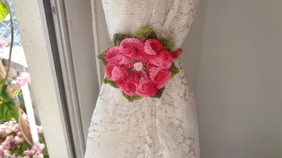 Par de Prendedores de Cortinas em Crochê Flor Pink Mesclado - artesanato de Mari Crochê feito com carinho!