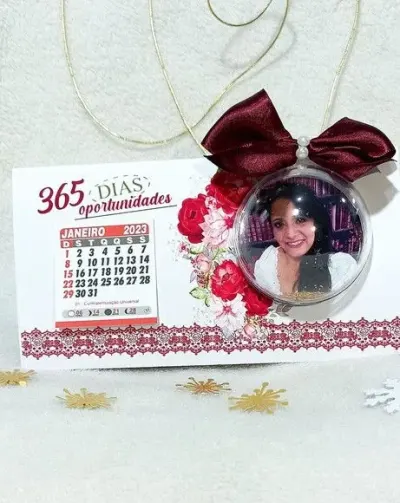 Calendário de Mesa com Bolinha e Foto Floral - artesanato de PAPCRIE