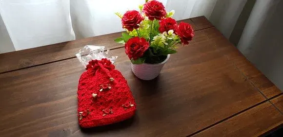 Embalagem para Presente ou Lembrancinha em Crochê Vermelho - artesanato de Mari Crochê feito com carinho!