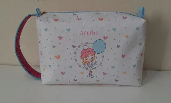 Necessaire G personalizada - menina e balão - artesanato de Innovare Studio
