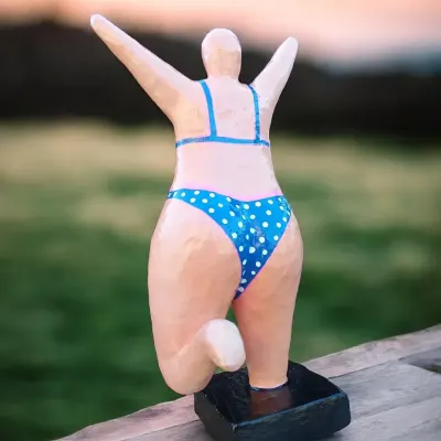 Escultura de uma mulher em movimento - artesanato de FRANTZ HANDMADE
