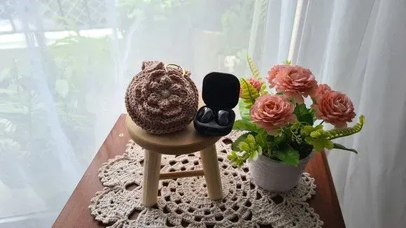 Case em Crochê para Fone de Ouvidos Amêndoa - artesanato de Mari Crochê feito com carinho!