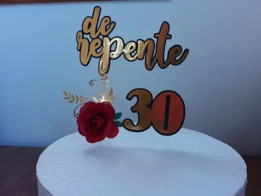 Topo de Bolo de Repente 30 - Camadas - artesanato de Emejhu Personalizados