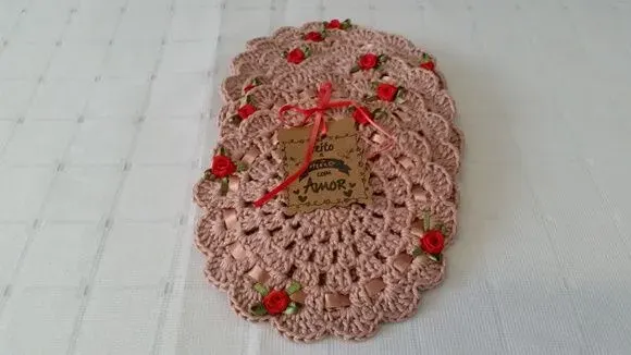 Descanso de Copos em Crochê Bege Médio - artesanato de Mari Crochê feito com carinho!