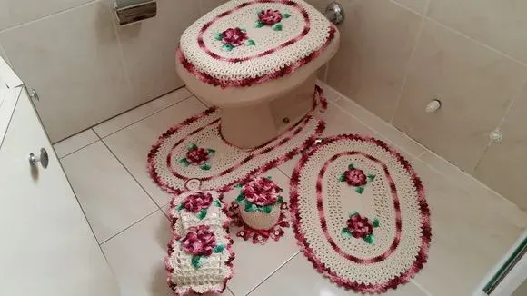 Jogo de Banheiro em Crochê - 5 Peças - artesanato de Mari Crochê feito com carinho!