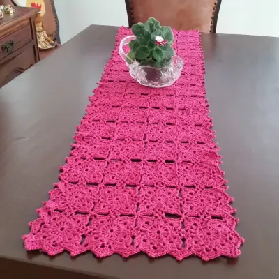 Caminho de Mesa em Crochê - Pink - artesanato de Mari Crochê feito com carinho!