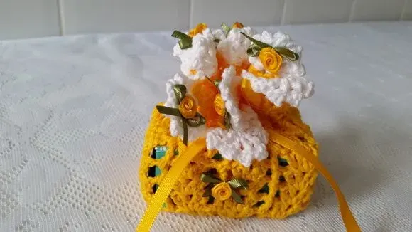 Sachê Porta Sabonete Sunflower Branco - artesanato de Mari Crochê feito com carinho!