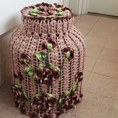 Capa Crochê para Botijão com Flores - artesanato de Mari Crochê feito com carinho!