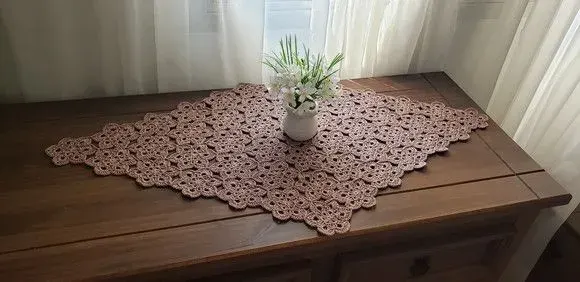 Centro de Mesa em Crochê Mini Flor Castanha - artesanato de Mari Crochê feito com carinho!