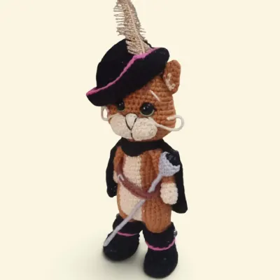 Gato de botas amigurumi - artesanato de Ateliê Lu Ribeiro