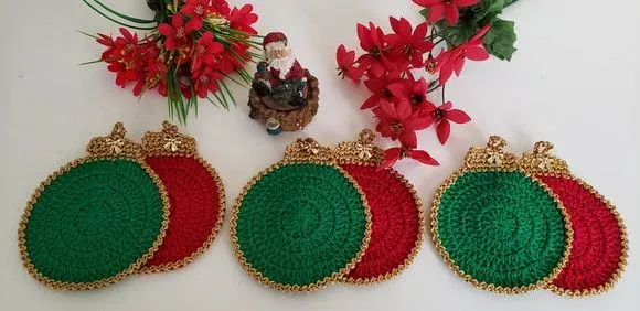 Descanso de Taças em Crochê Bolas de Natal (06 Unidades) - artesanato de Mari Crochê feito com carinho!