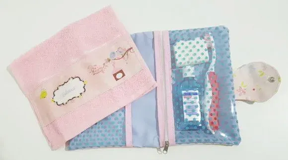 Necessaire para kit higiene com toalha - artesanato de Innovare Studio