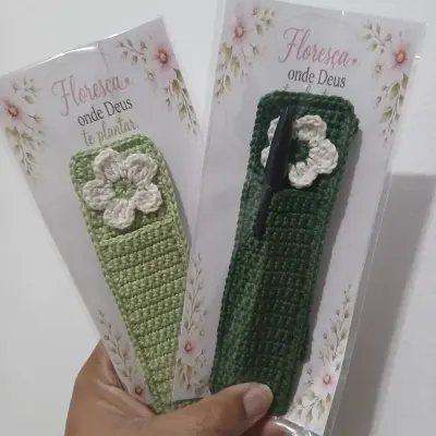 Marcador de pagina com porta caneta - artesanato de Ternurinha Crochê